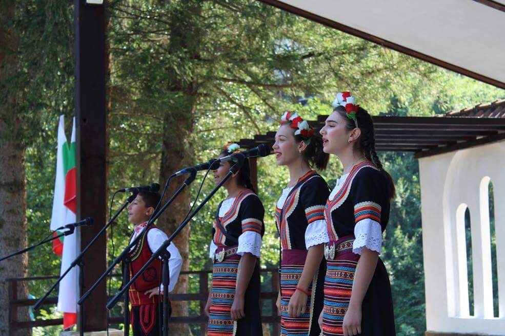 В Черни Вит бе открит 38–ият фолклорен събор „От Тимок до Вита” (СНИМКИ)