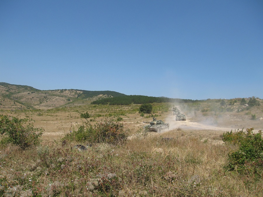 Танкисти проведоха тактически занятия с бойна стрелба