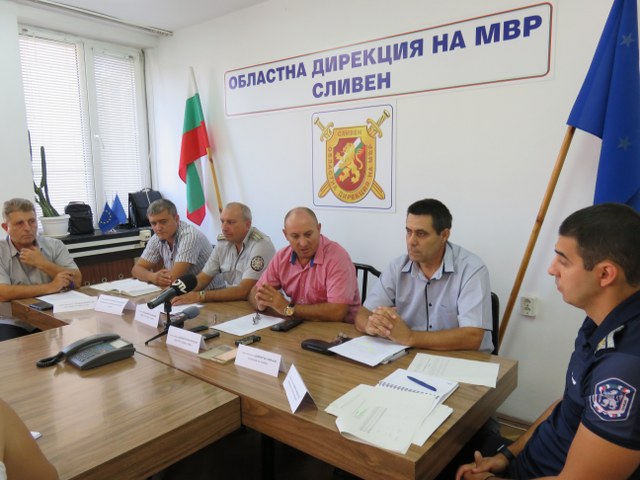 Полицията в Сливен е съдействала за връщането на 1699 деца в училище