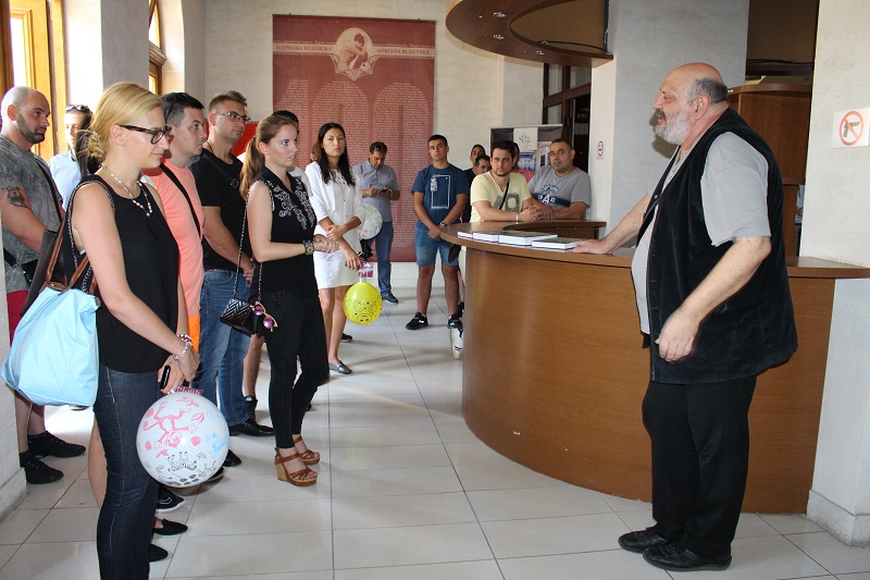 Ръководството на ПП АБВ дари книги на Димитър Талев на театър „Адриана Будевска“ в Бургас 