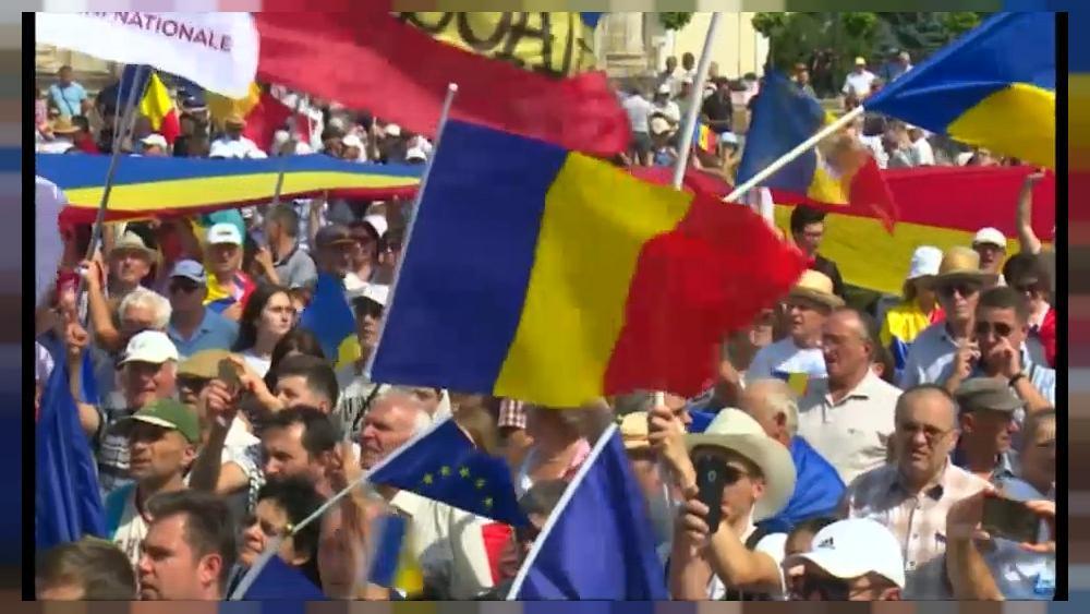 Хиляди в Кишинев поискаха обединение с Румъния