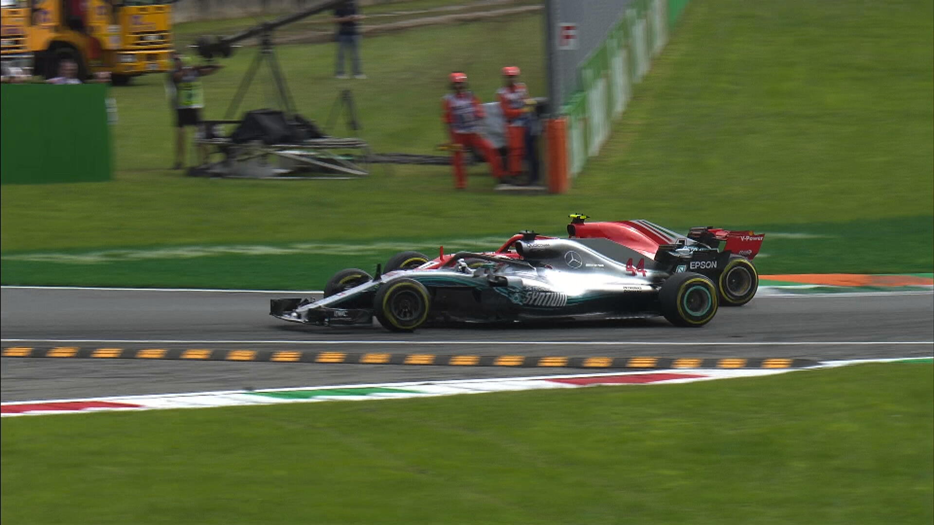 Хамилтън разплака „Ферари“ в Италия