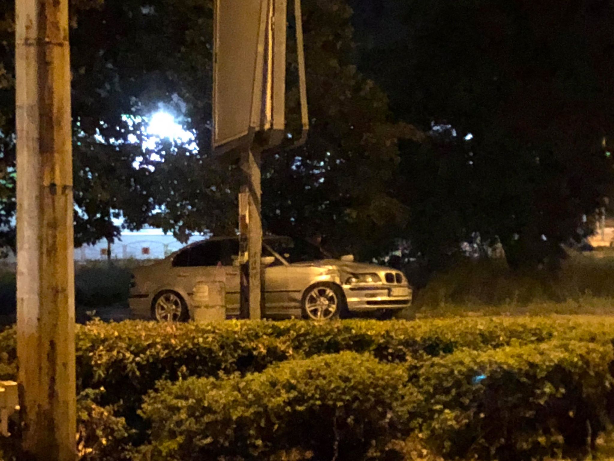 Пътник пострада след преобръщане на кола в канавка