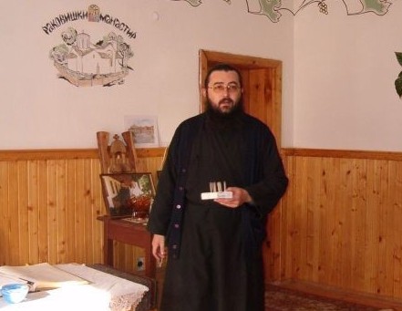 Уволниха поп бизнесмен