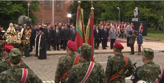 Водосветът започна, след парада ще има демонстрация на военните оркестри