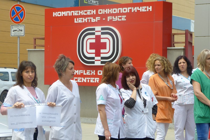 Здравната каса спести 2,3 млн. лева с личните карти. Отнемат правата на двама лекари за фалшиви ТЕЛК решения