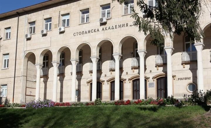 Кандидат-ректор и хората му искат отлагане на изборите в Стопанската академия в Свищов