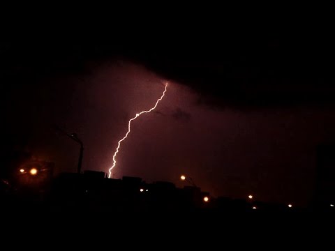 Вижте видео на снощната бързоподвижна буря във Варна
