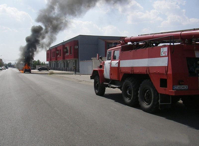 Гори цех за производство и преработка на пластмаса край Средец