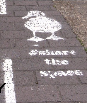 В Лондон очертаха лента за движение само за патици