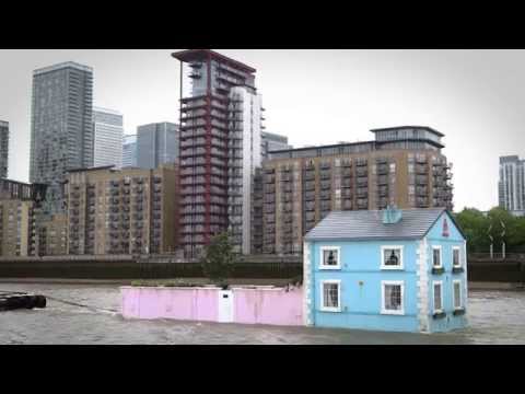 Братя близнаци пуснаха плаваща къща в Лондон (видео)