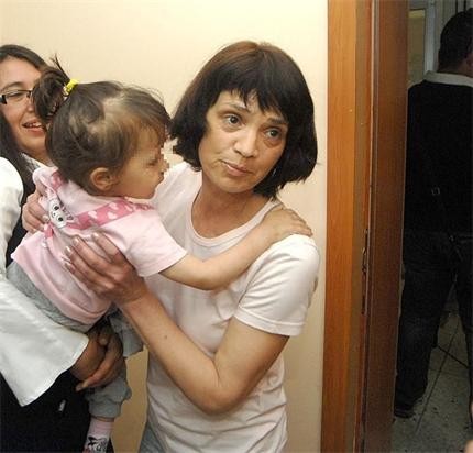 Майката на битата Сияна плачела постоянно за нея, иска да си я върне