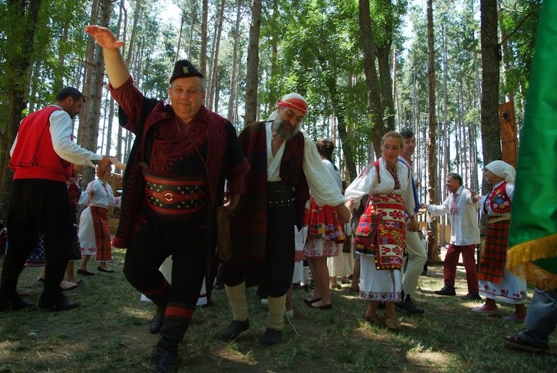 Хоро на войводите в центъра на София за 24 май