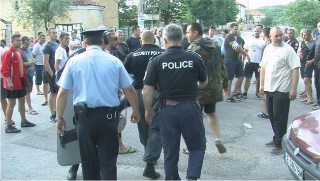 Около 20 полицаи дежурят в Гърмен