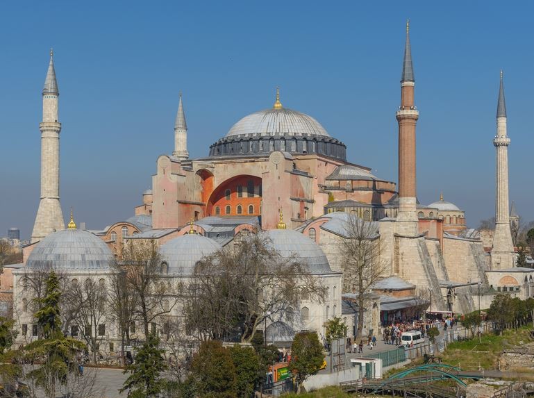 Стотици на протест в Истанбул, искат "Света София" да стане джамия