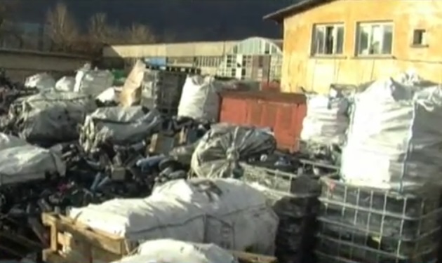 Проверяват фирмата, складирала 50 тона италиански боклук във Враца
