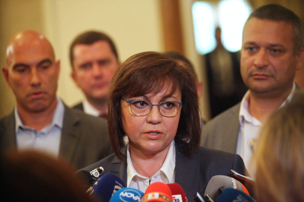 Нинова : Сигнализирахме 17 пъти за водата в Перник и 47 пъти за боклука, никой не ни чу