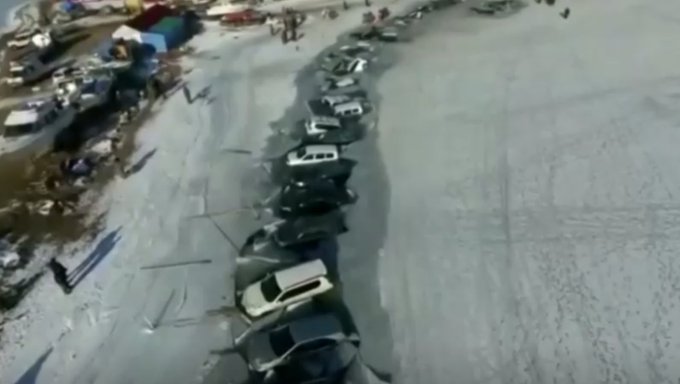 30 коли пропаднаха след пропукване на лед в  Русия (ВИДЕО)