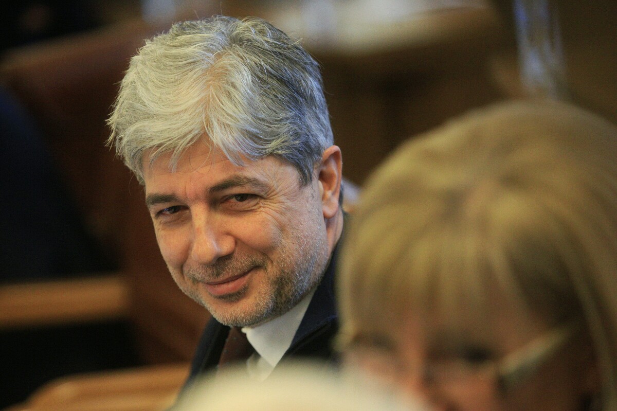 Министър Нено Димов подаде оставка, премиерът я прие