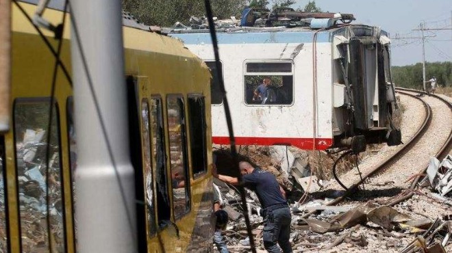 Два влака от метрото в Неапол се сблъскаха, 13 души са ранени
