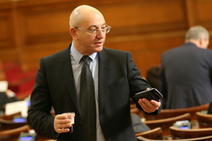 Емил Димитров в последния си ден като депутат: Благодаря на всички колеги