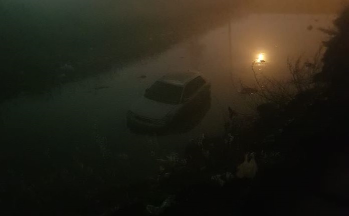 Кола падна във Владайската река