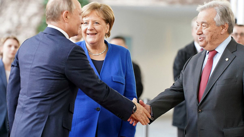 Путин се похвали с напредък по Либия