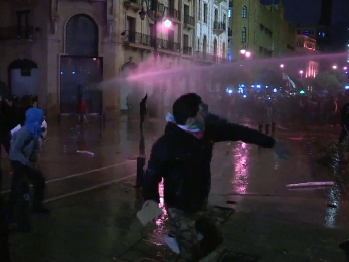 Поредна нощ на размирици в Бейрут