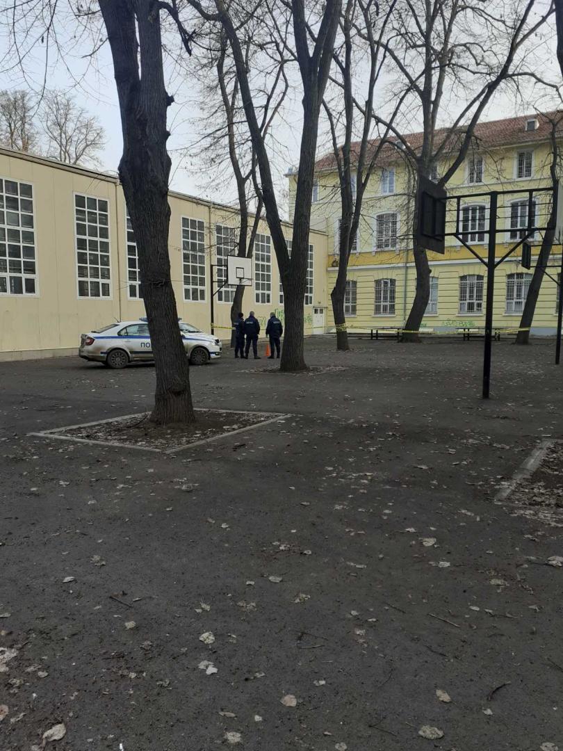 Ученик се хвърли от покрива на Английската гимназия в Русе