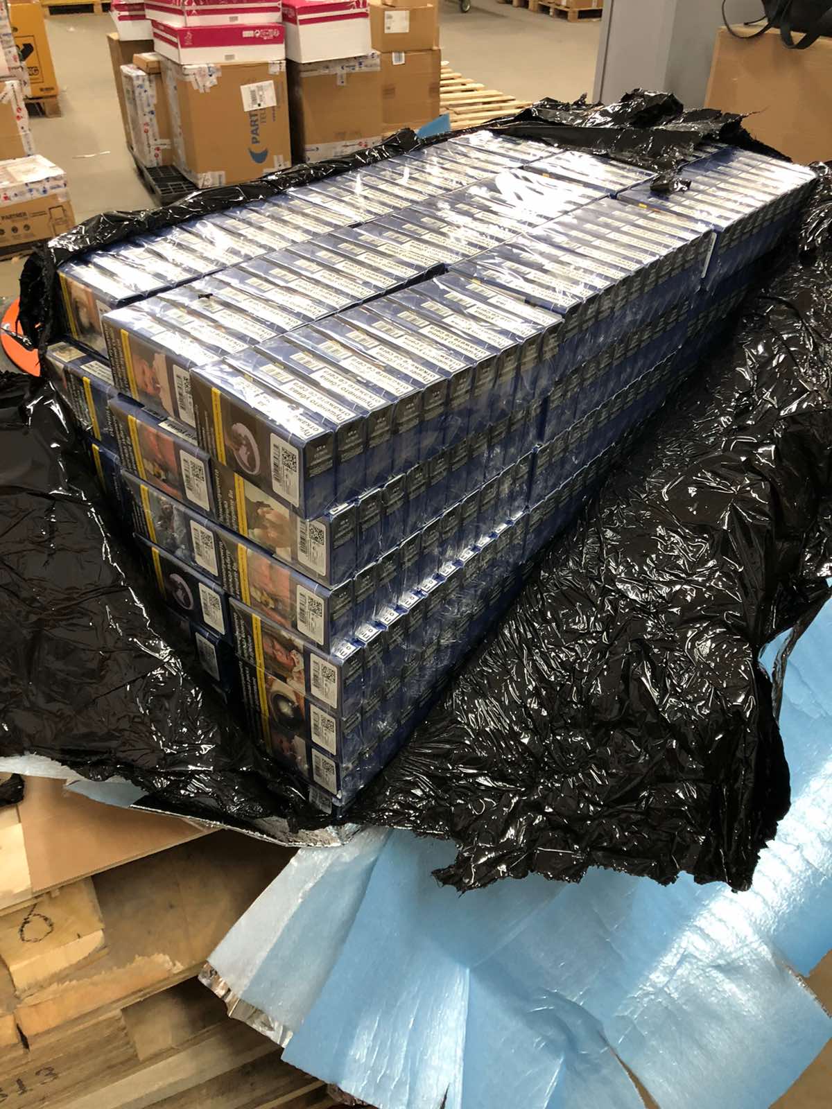 Откриха 80 000 къса цигари, опаковани за изпращане към Великобритания като авточасти