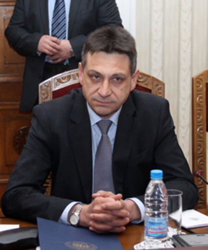 Шеф на разузнаването обвинен за теч на тайни (обзор)