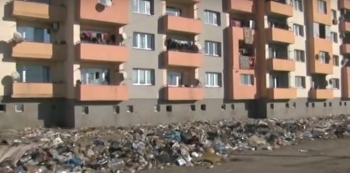 Полицията в Казанлък влезе в ромския квартал заради замърсяване на околната среда