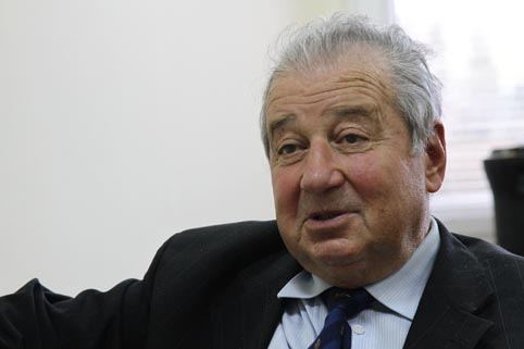Тесен кръг близки и приятели изпращат акад. Благовест Сендов