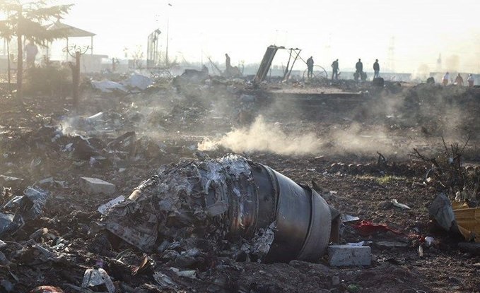 Черните кутии на сваления украинския самолет остават в Иран