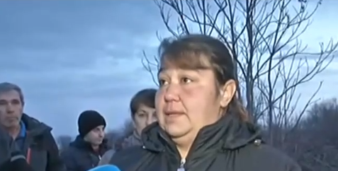 Опасни отпадъци са изложени на открито в Карлуково, жители протестират