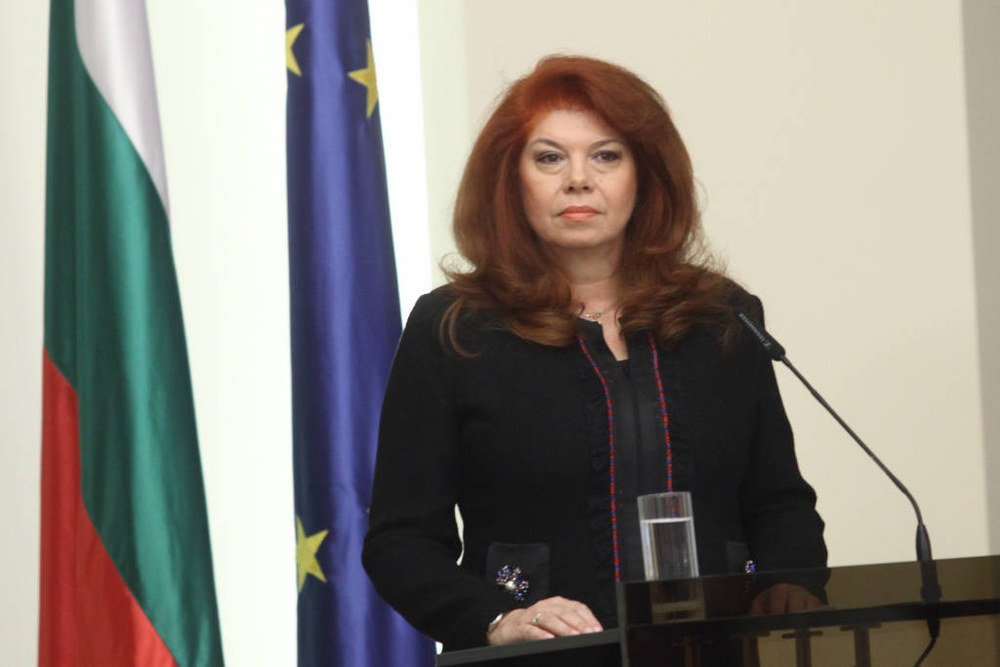 Йотова: Ще предложа да се създаде асоциация на българските общности по света