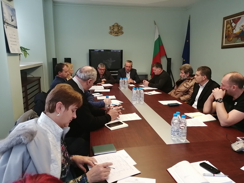 Забраниха отглеждането на домашни птици на открито и птичите пазари в Сливен и областта