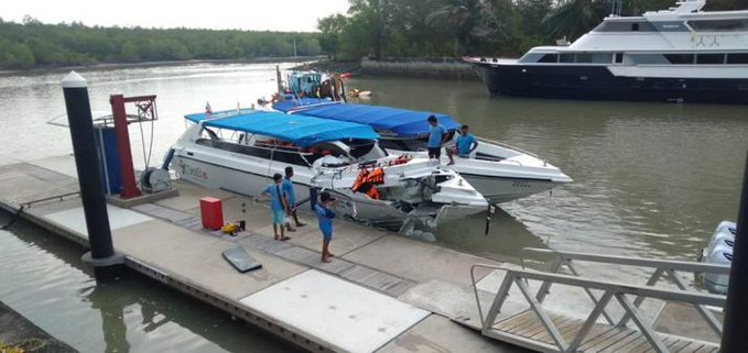 Двама души загинаха при сблъсък на моторни лодки в Тайланд