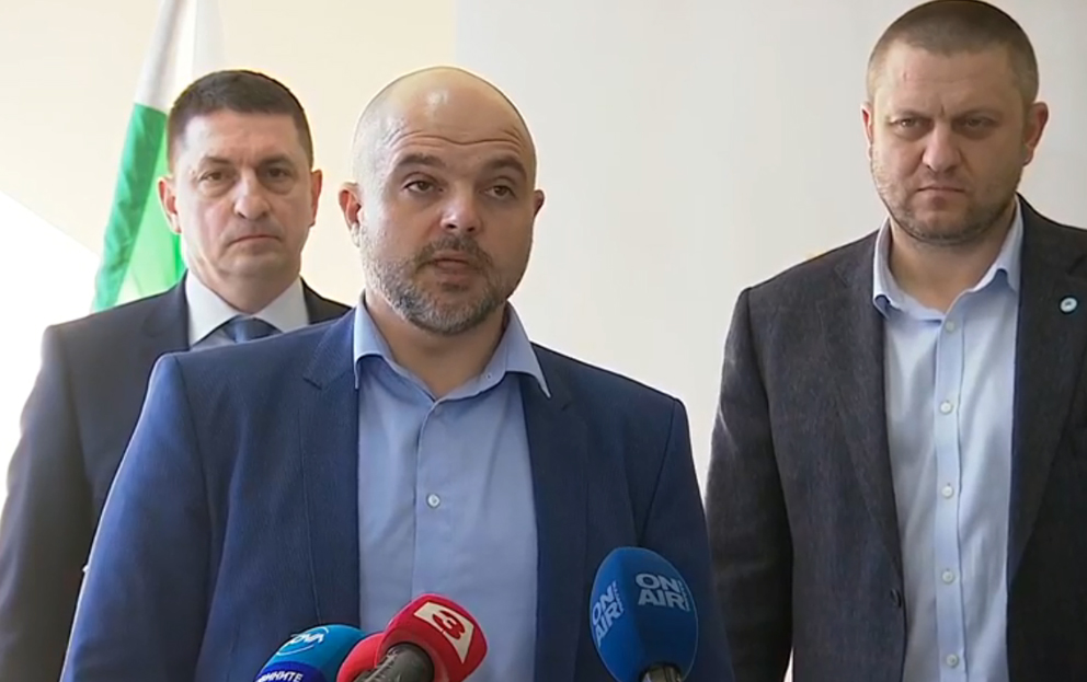 Скулптор ограбил банка, за да връща пари (обзор)