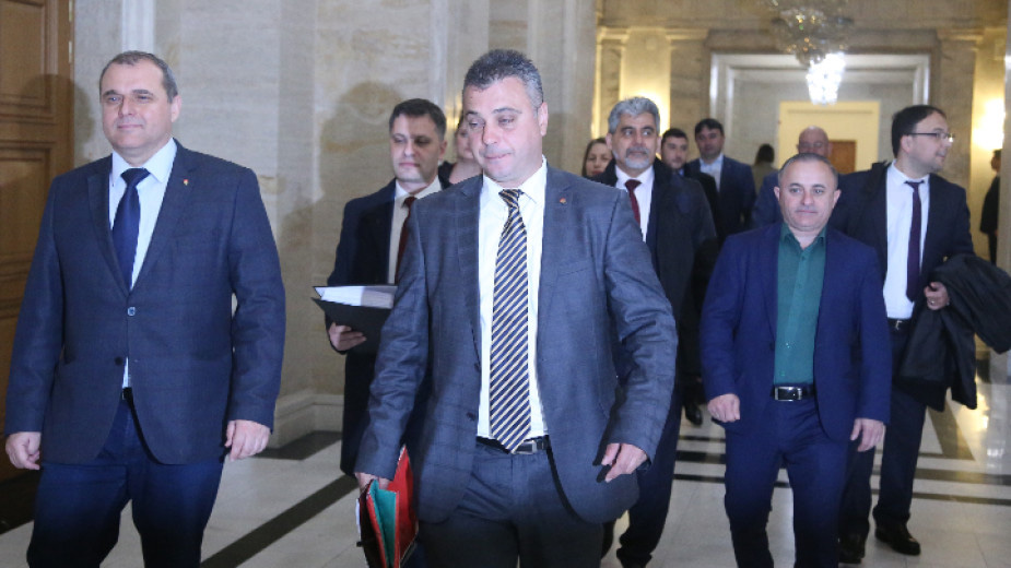 ВМРО изкарват вандалите от гробищните паркове