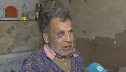 Двама криминално проявени са задържани за побоя на пенсионери в дома им в село Зетьово
