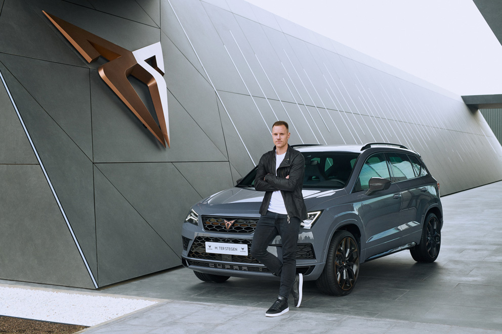 Вратарят на „Барса“ подкара Cupra