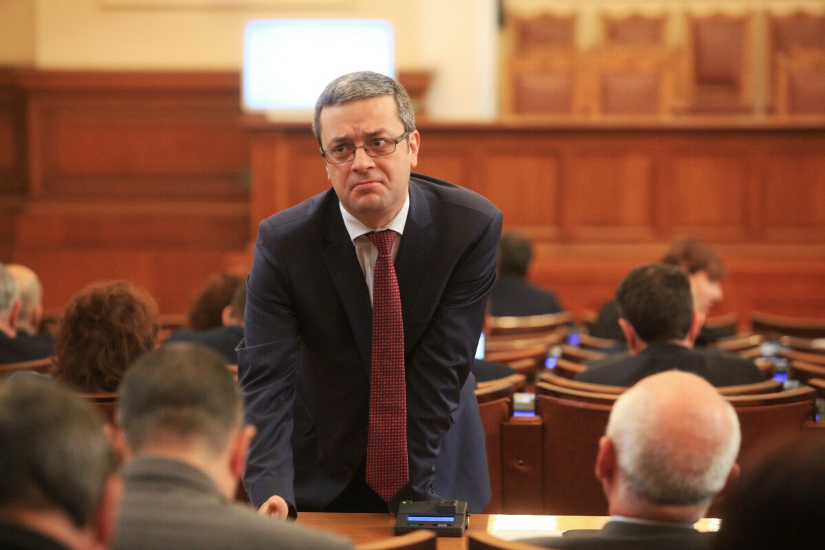 ГЕРБ призоваха президента Радев да се извини за поругаване на паметта на Левски