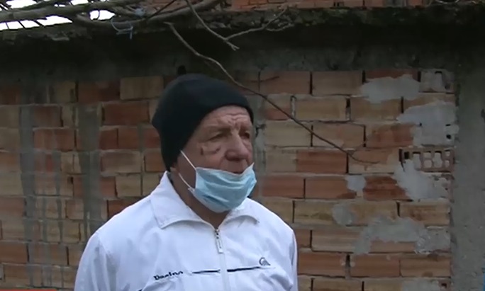Пребитият дядо в Новозагорско: Единият ме държеше за гърлото, а другият ме блъскаше