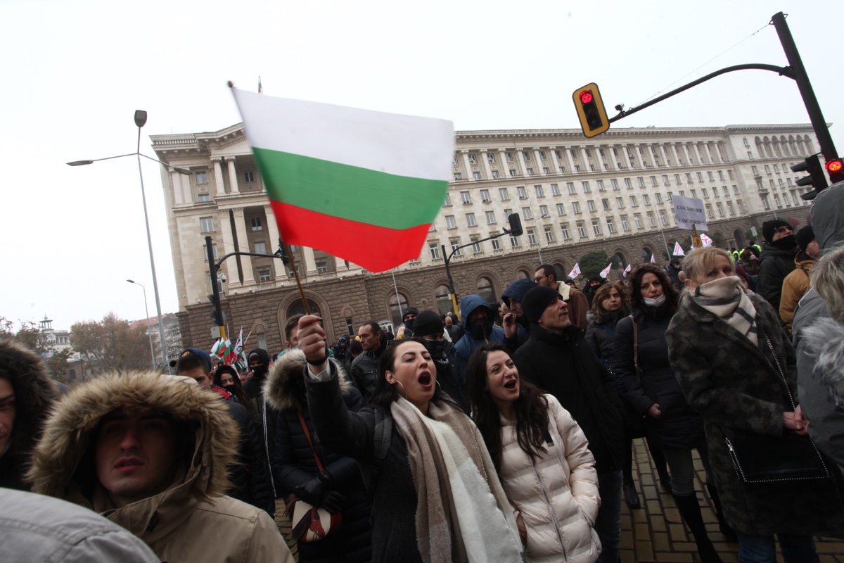 Протестиращи блокираха булевард “Дондуков” в столицата
