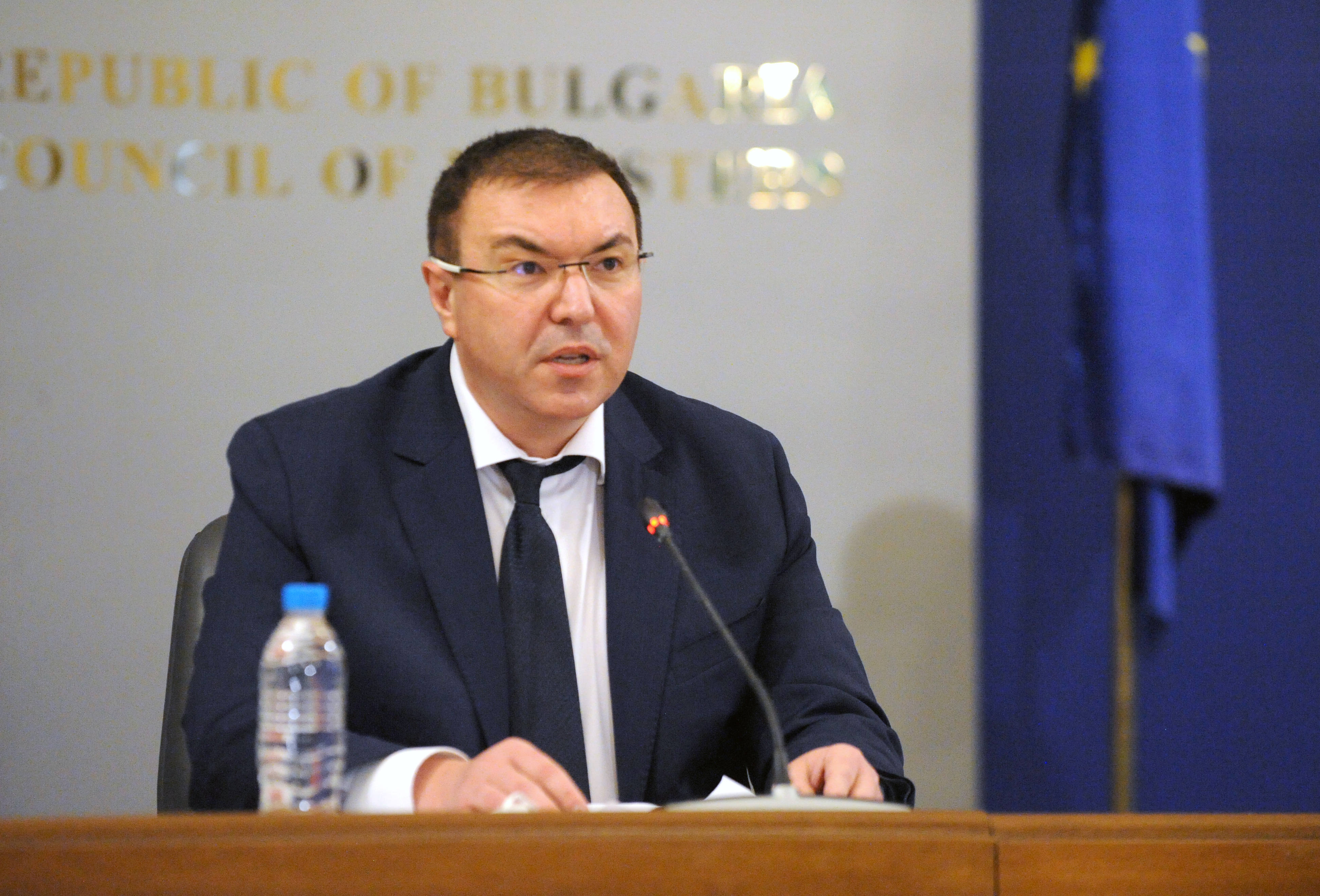 Костадин Ангелов: Не виждам основание работното време на ресторантите на Нова година да е до 00.30 ч.