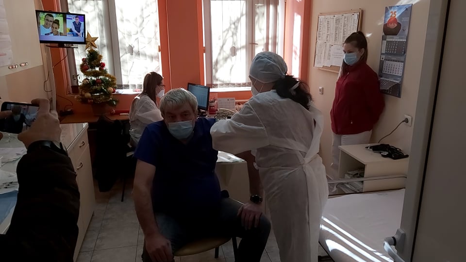 Шефът на МБАЛ-Благоевград е  първият ваксиниран в Пиринско