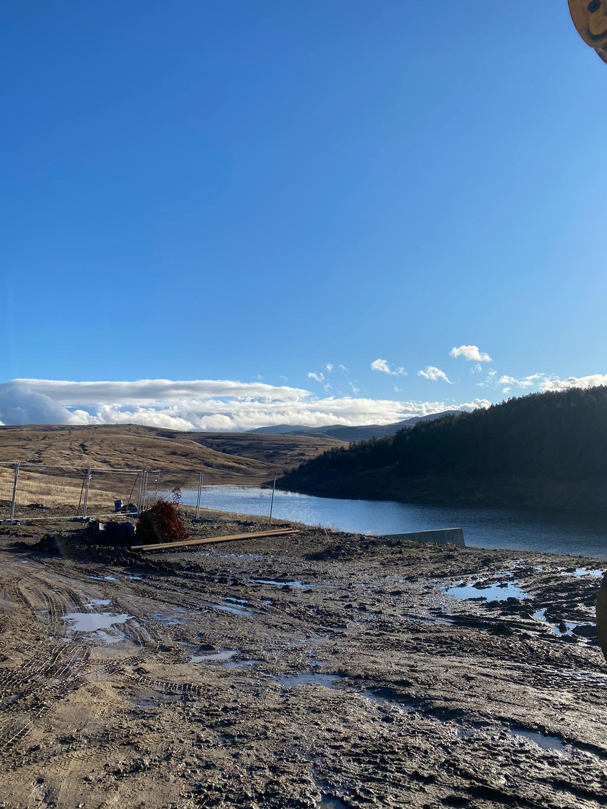 Язовирът в района на село Мещица, област Перник, се укрепва и ще бъде напълно готов през януари следващата година