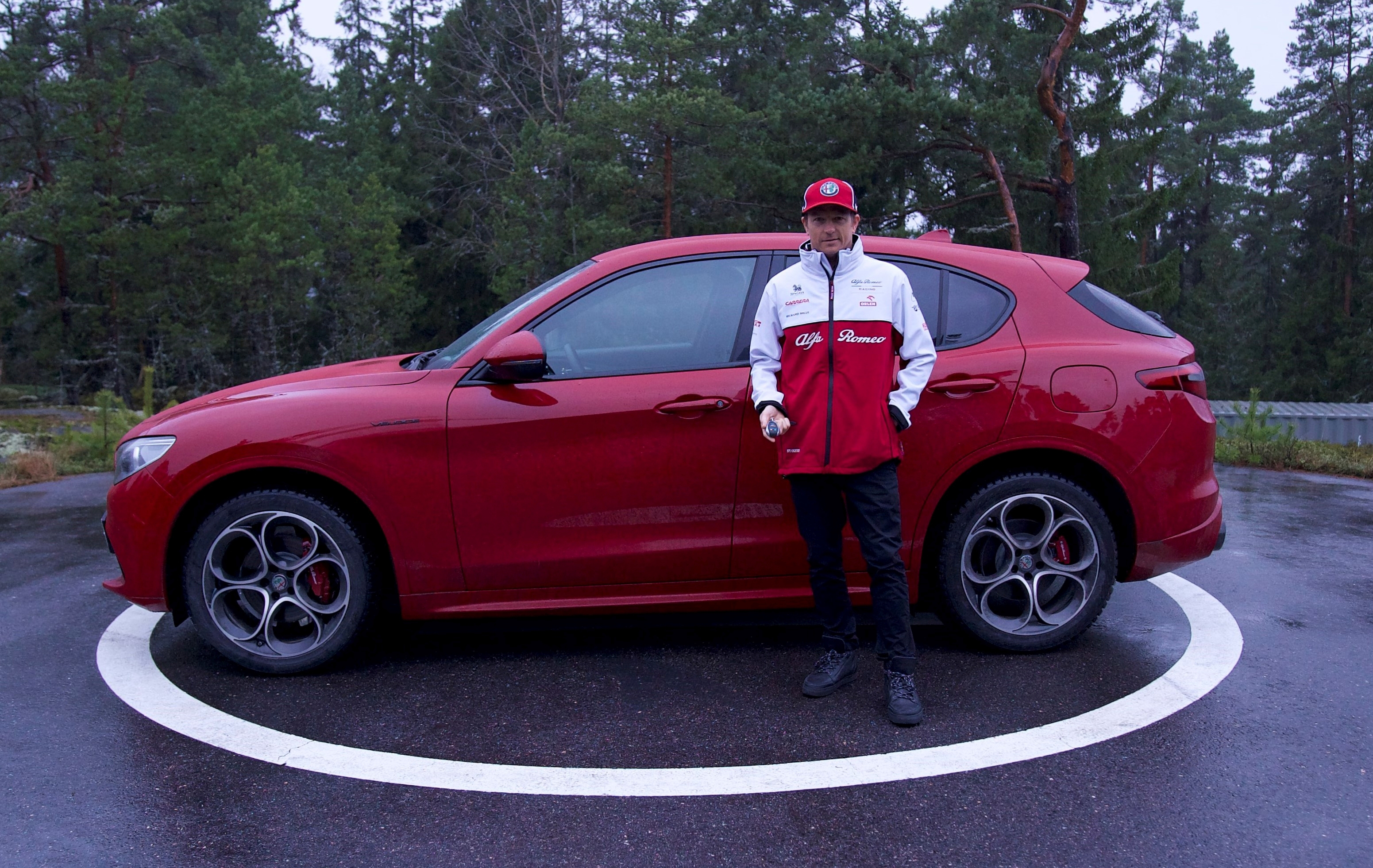 Райконен кара Alfa през зимата във Финландия