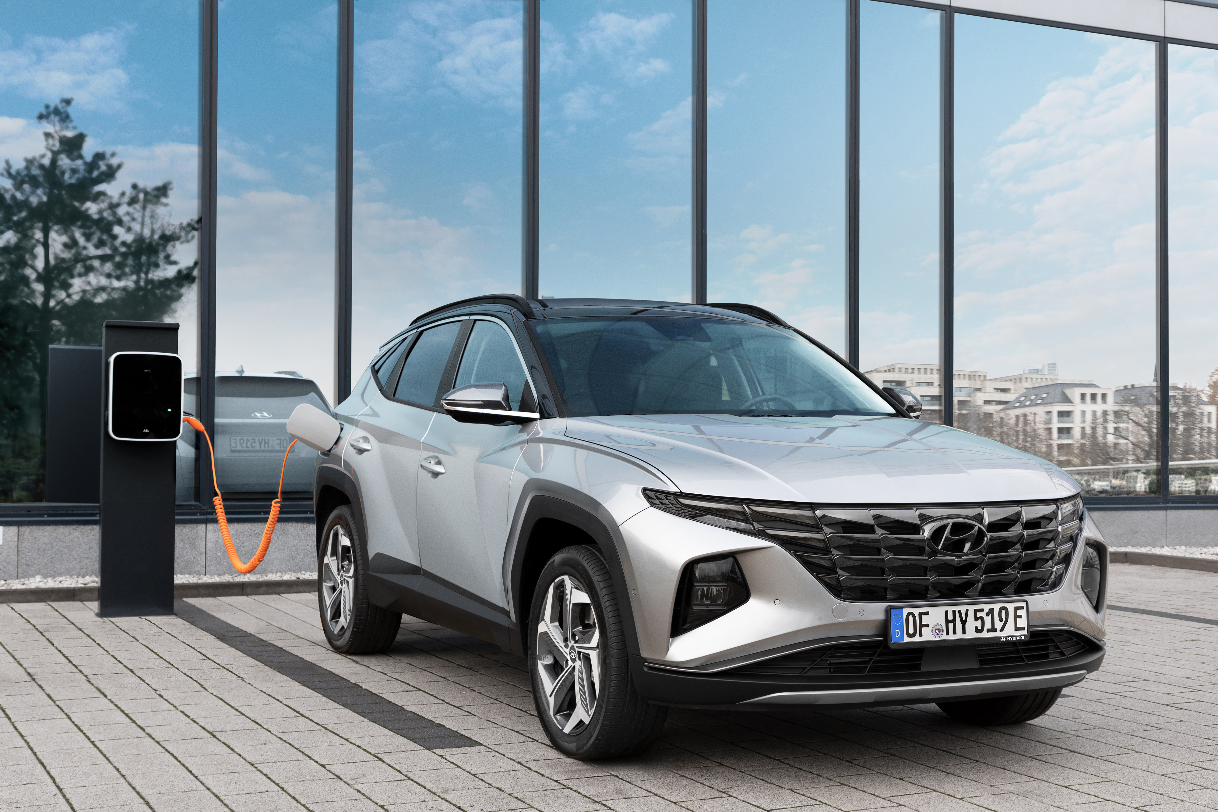 Hyundai Tucson се включва в контакта